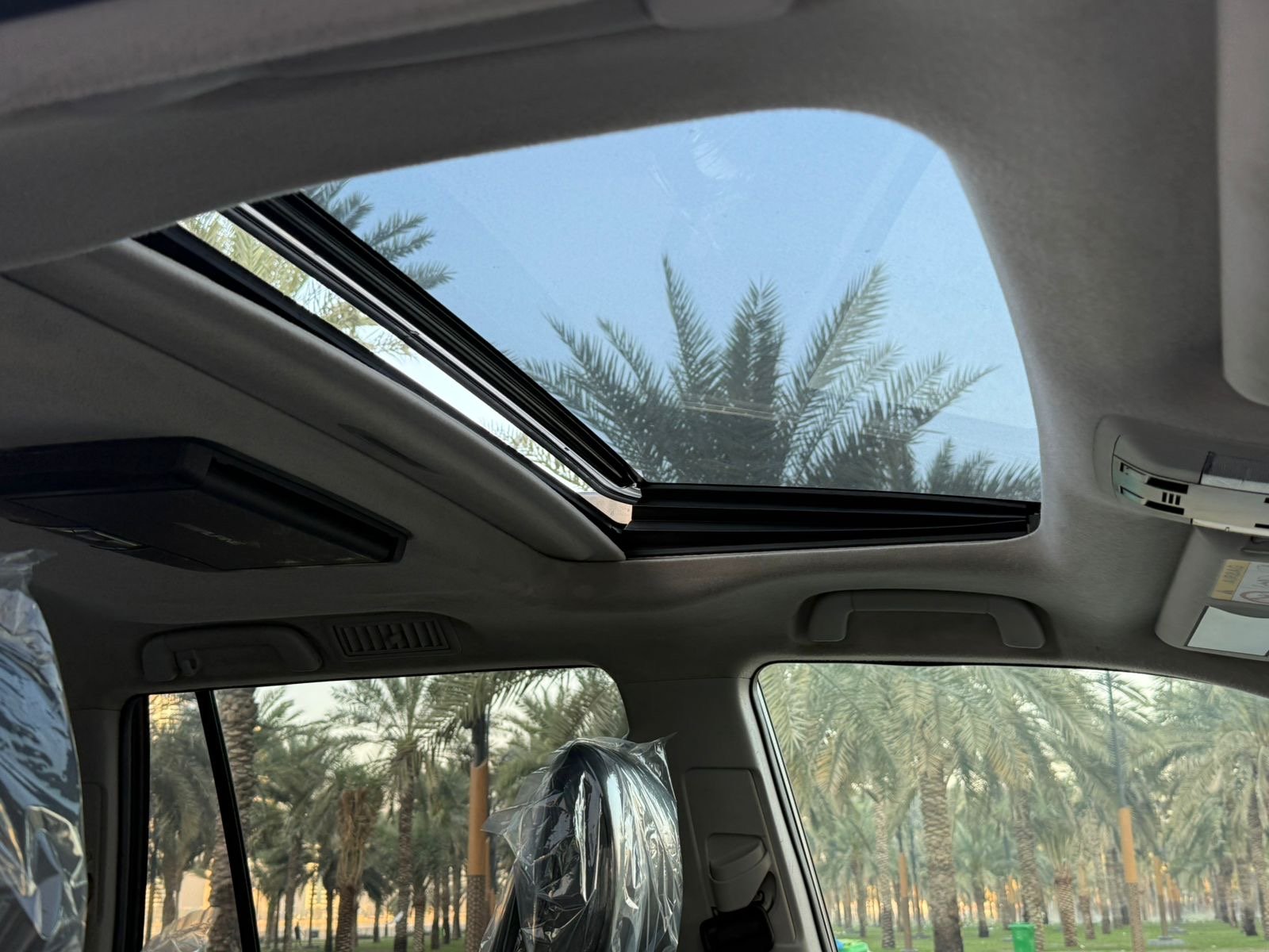 Land Cruiser Prado 2021 White image
